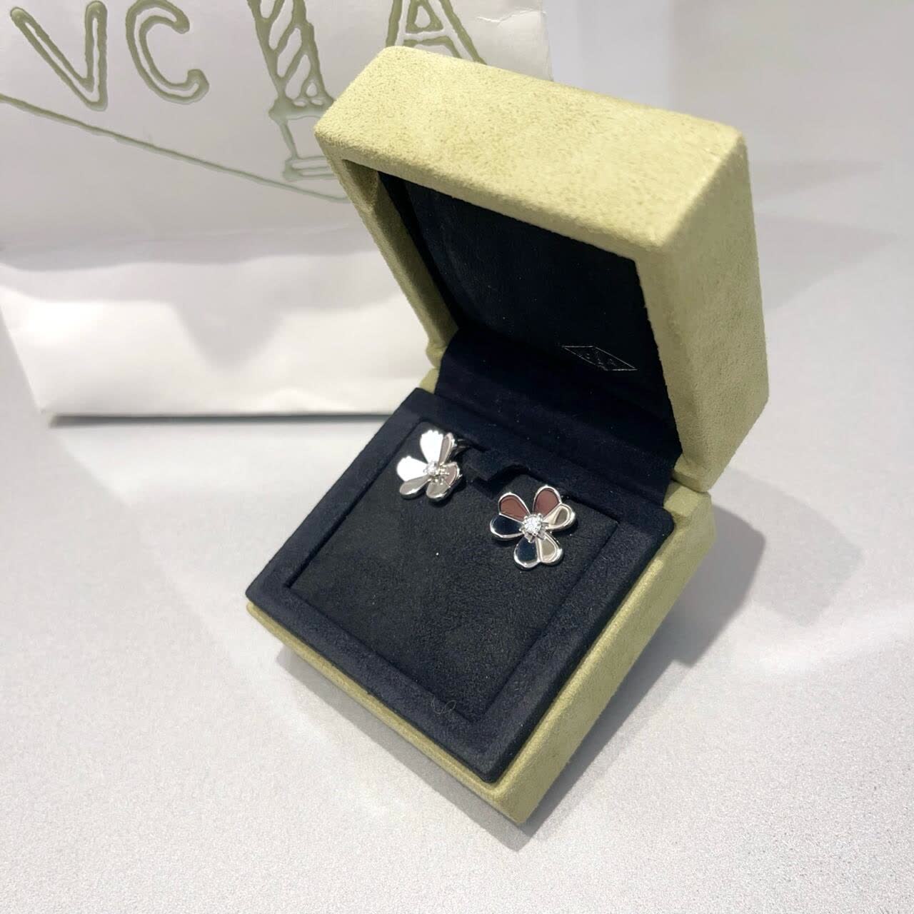 Van Cleef & Arpels Frivole Series Small Flower Earrings